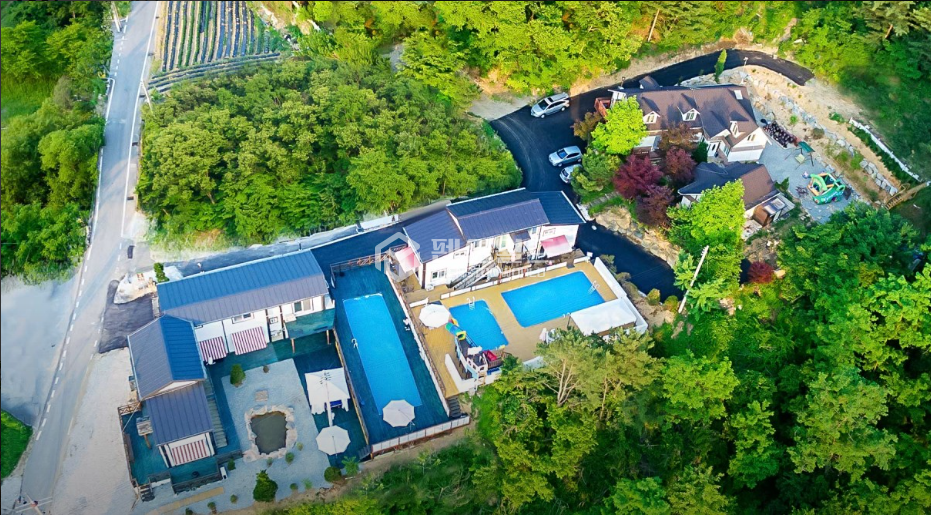 경기 파주시 법원읍 직천리 [파주 펜션매매]계곡입지 대형수영장3개 당구장 탁구장 매매 매물번호 13080 사진 1